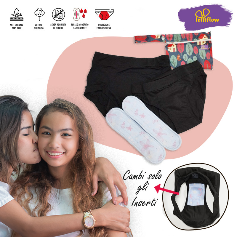 Kit primo ciclo Full mamma da un bacio alla figlia che ha avuto le prime mestruazioni e dietro appare un kit mestruazioni